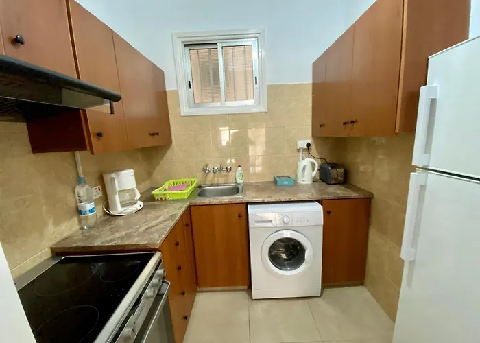 Kontheo Elli Ground Apt 2 Near The Beach * ラルナカ