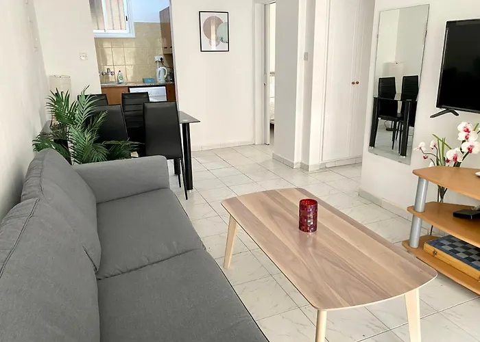 Kontheo Elli Ground Apt 2 Near The Beach * ラルナカ